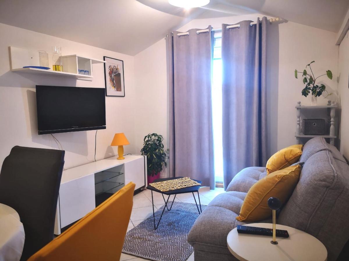 Apartments Suri Vodice Exterior foto