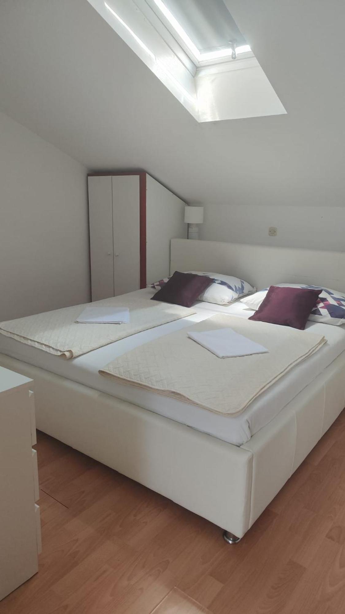 Apartments Suri Vodice Exterior foto